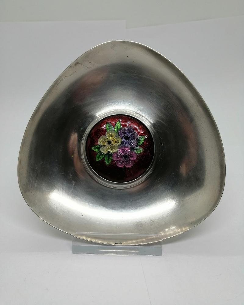 Coupelle vide-poche, en argent massif et émail sur cuivre floral.