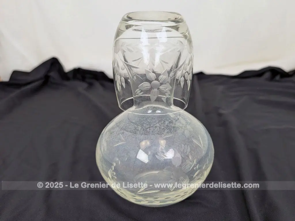 Ancienne carafe de chevet et son verre avec gravures – Image 8
