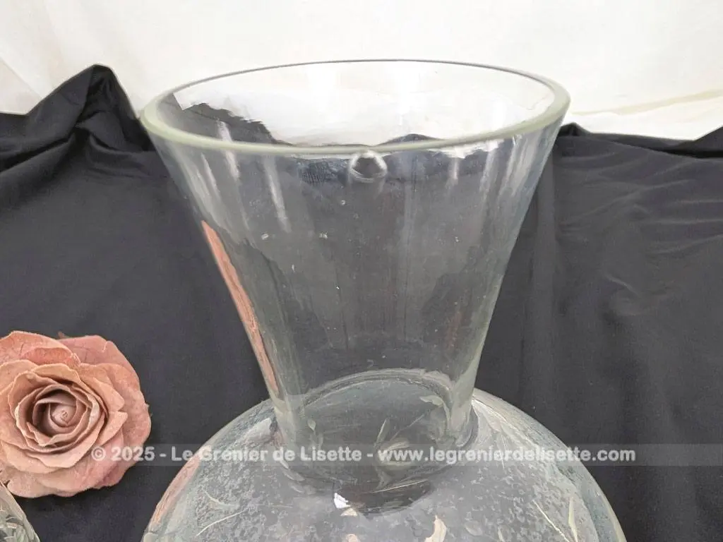 Ancienne carafe de chevet et son verre avec gravures – Image 9