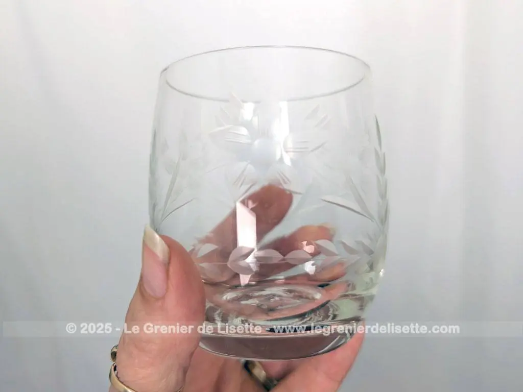 Ancienne carafe de chevet et son verre avec gravures – Image 5