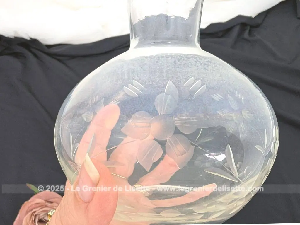 Ancienne carafe de chevet et son verre avec gravures – Image 7