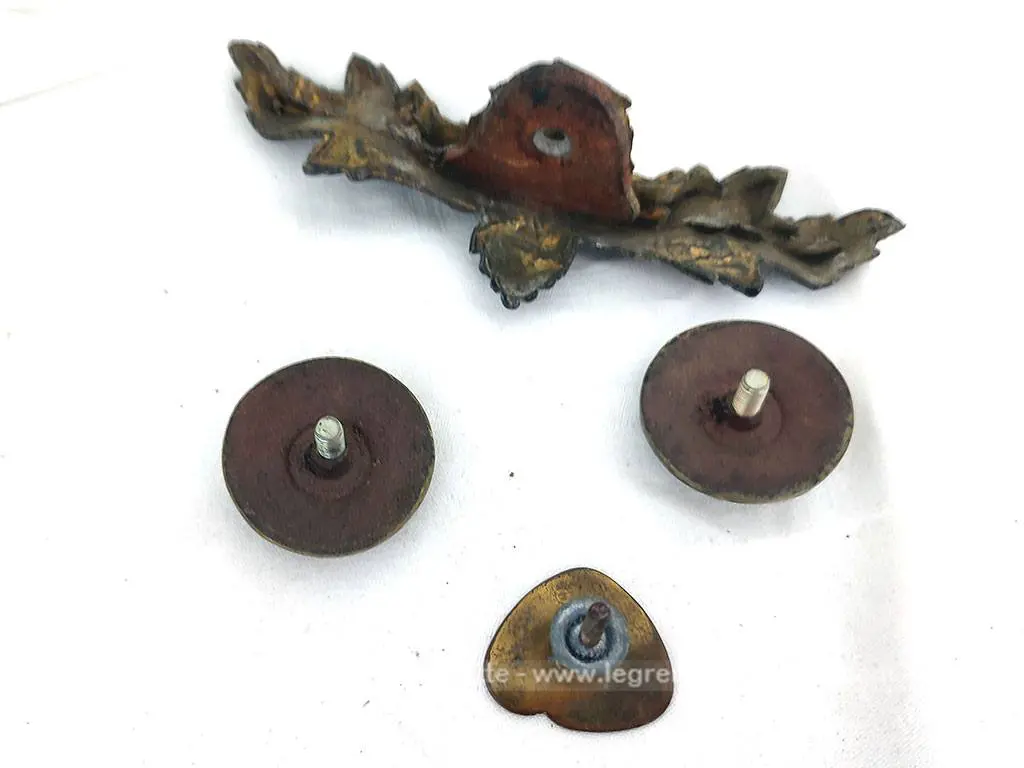 Assortiment décorations bronze et laiton anciens meubles – Image 7