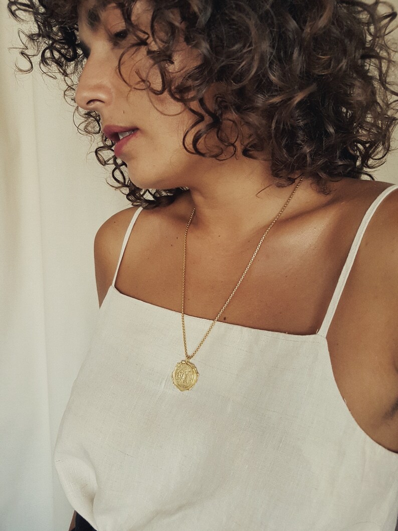 LaGeometrieJewels – Collier de charme en pièce de lion vintage – Image 4