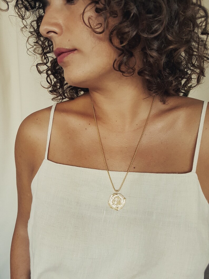 LaGeometrieJewels – Collier de charme en pièce de lion vintage – Image 6