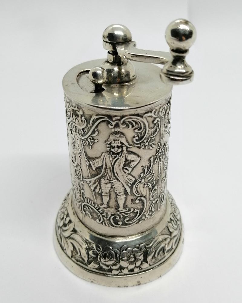 Moulin à poivre en argent massif, fabrication Allemande, Hanau 1900-20. – Image 4
