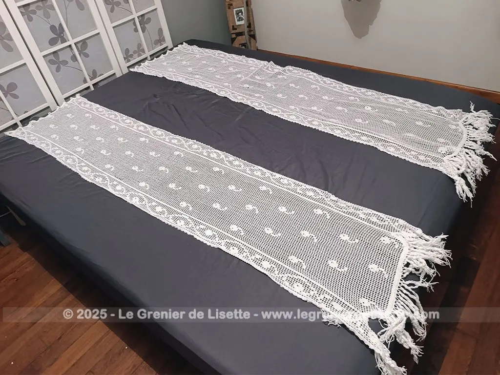 Ancienne paire de rideaux longs et étroits fait main crochet