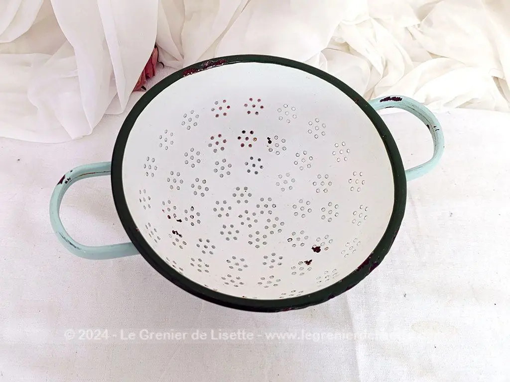 Ancienne passoire tripode émaillée vert pastel – Image 5