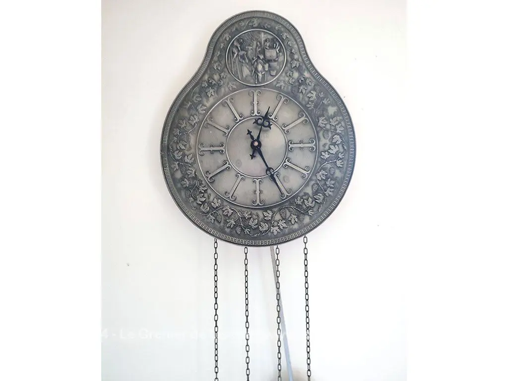 Superbe pendule étain avec balancier