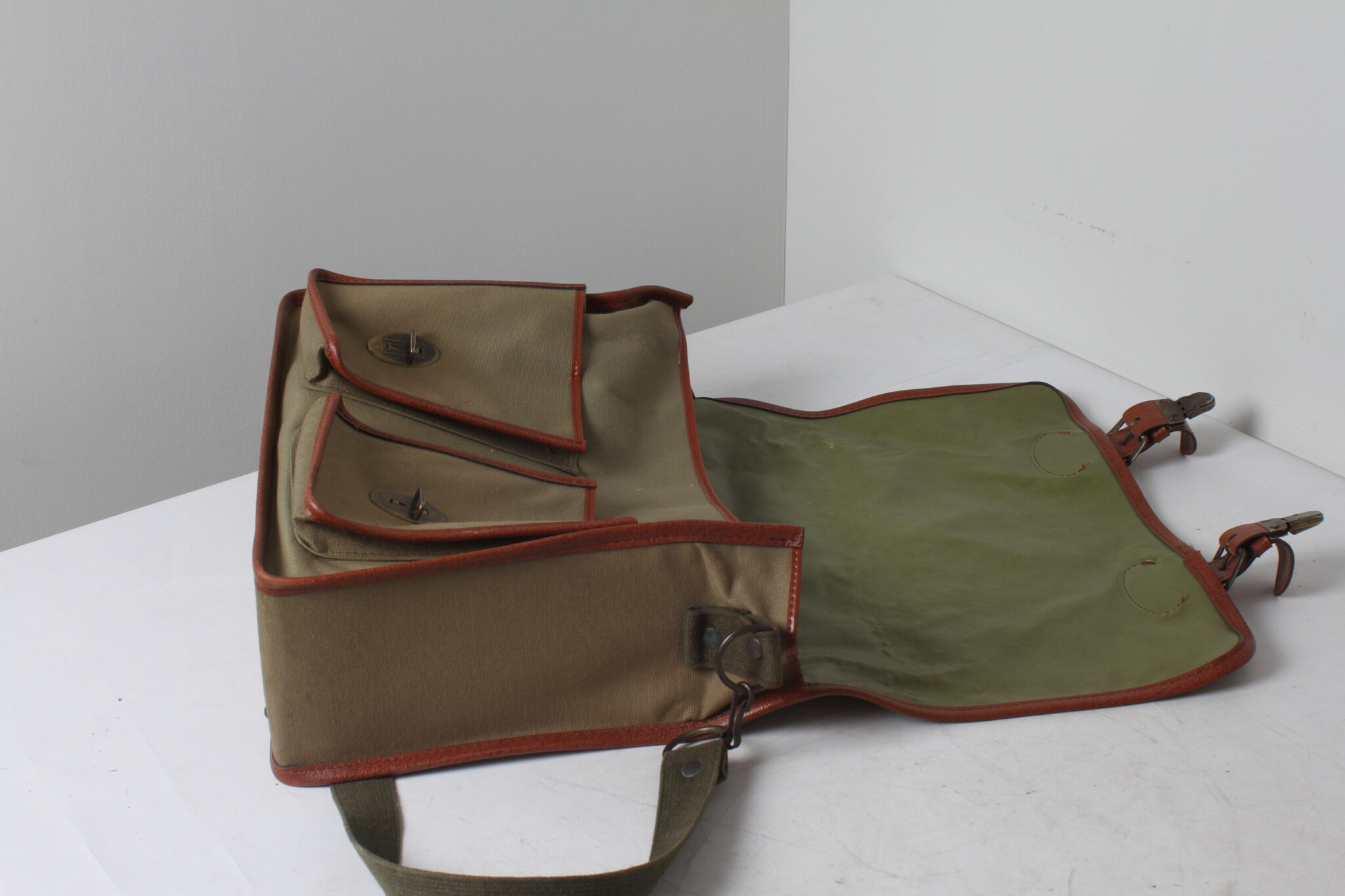 Sac à bandoulière en toile et cuir – Image 4