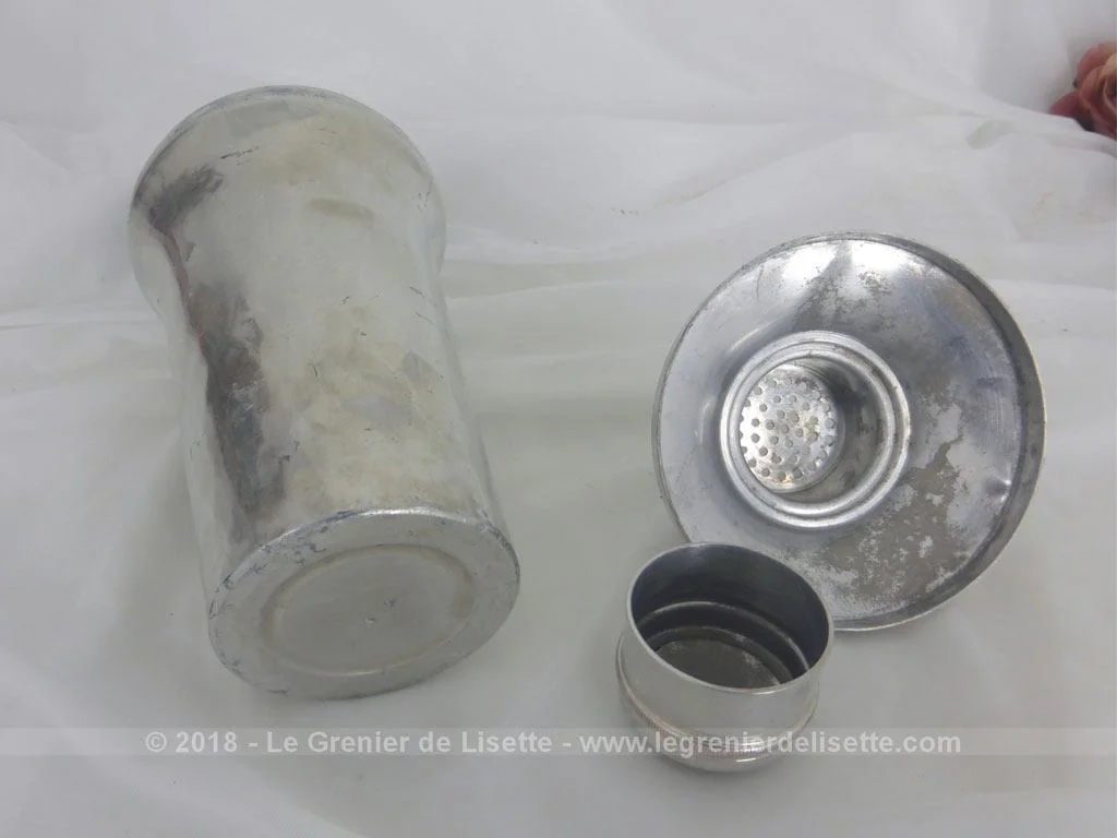 Ancien shaker en fer blanc – Image 8
